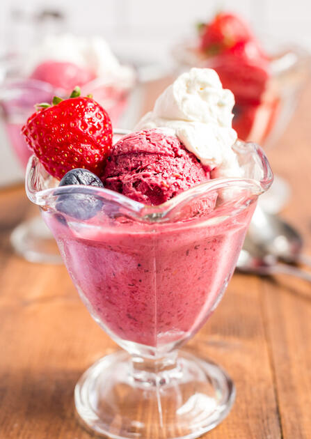 Berry frozen yogurt